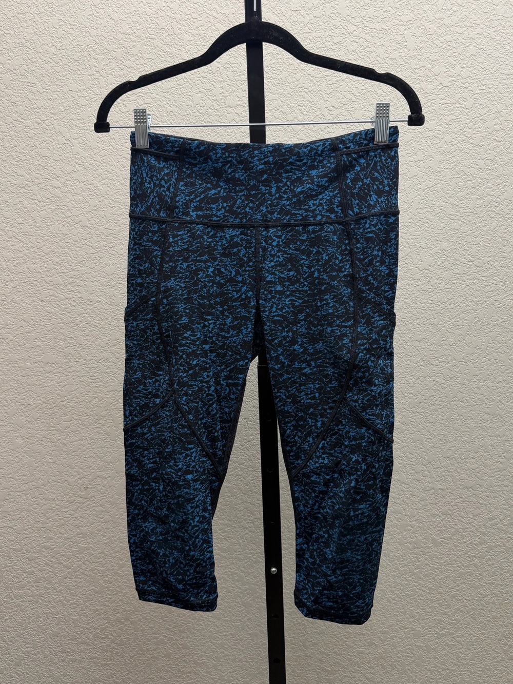 Lululemon Outrun 17” High Rise Crop Iced Wave Capri